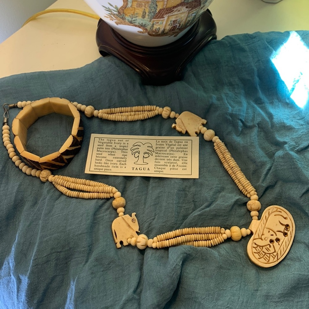 Vintage TAGUA Cream Elephant Necklace and Bracelet Set. Hand carved. Rare. EUC